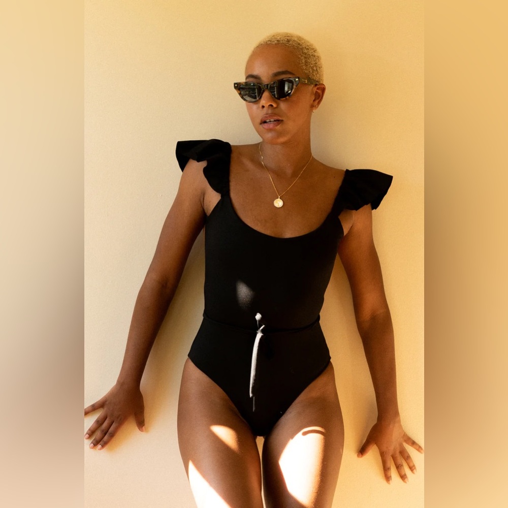 Londre Ruffle Shoulder One Piece